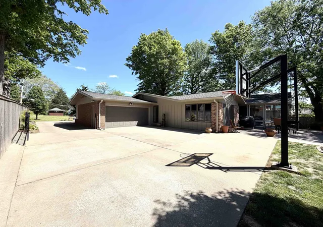 2nd image of 208 N Sunny Slope St N, West Frankfort, IL 62896 | MLS# 100539046