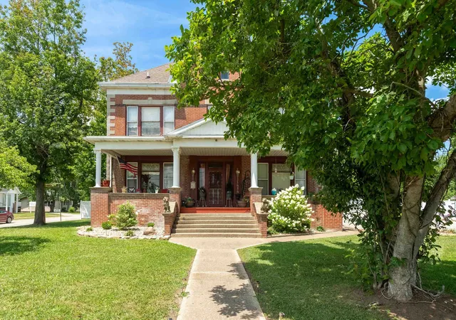 2nd image of 1414 W Main St, Marion, IL 62959 | MLS# 100539052