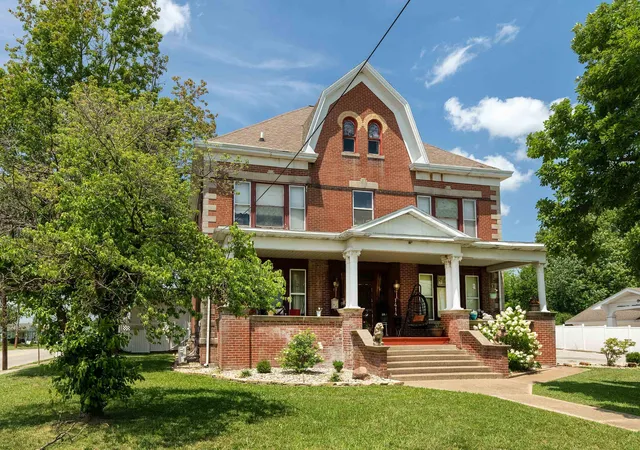 3rd image of 1414 W Main St, Marion, IL 62959 | MLS# 100539052