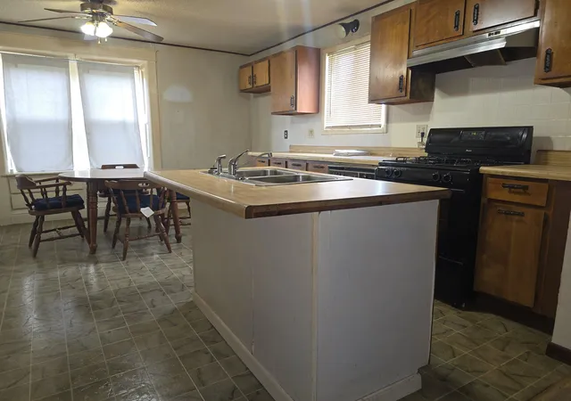 2nd image of 57 W Main St, Carthage, IL 62321 | MLS# 100539085