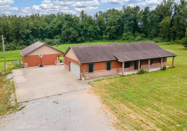 Photo 1 of Single family home for sale at 11203 Murrah Rd, Marion, IL 62959 | MLS# 100539086 | Listing updated on 2026-10-06