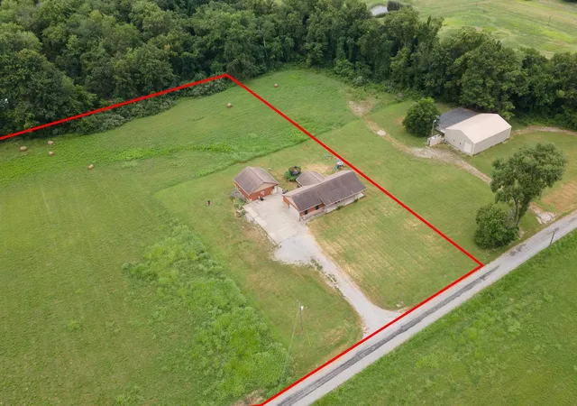 Photo 2 of Single family home for sale at 11203 Murrah Rd, Marion, IL 62959 | MLS# 100539086 | Listing updated on 2026-10-06