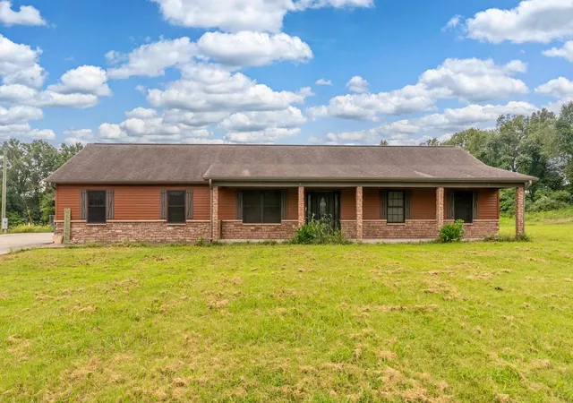 Photo 3 of Single family home for sale at 11203 Murrah Rd, Marion, IL 62959 | MLS# 100539086 | Listing updated on 2026-10-06