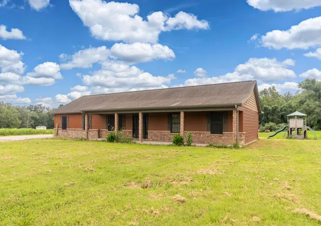 Photo 3 of Single family home for sale at 11203 Murrah Rd, Marion, IL 62959 | MLS# 100539086 | Listing updated on 2026-10-06