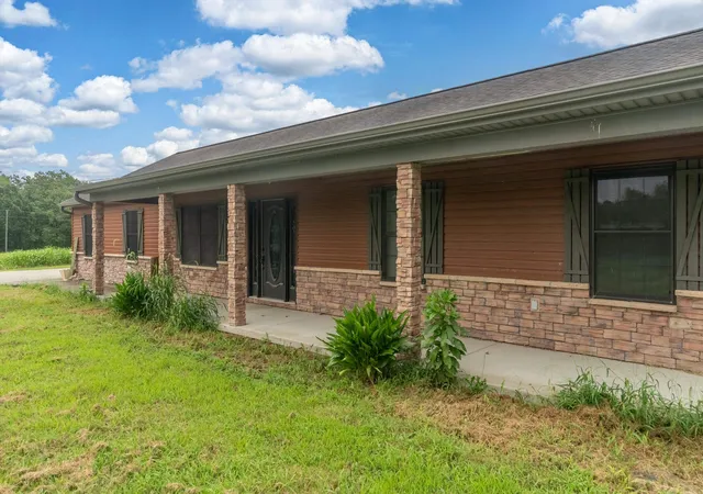 Photo 4 of Single family home for sale at 11203 Murrah Rd, Marion, IL 62959 | MLS# 100539086 | Listing updated on 2026-10-06