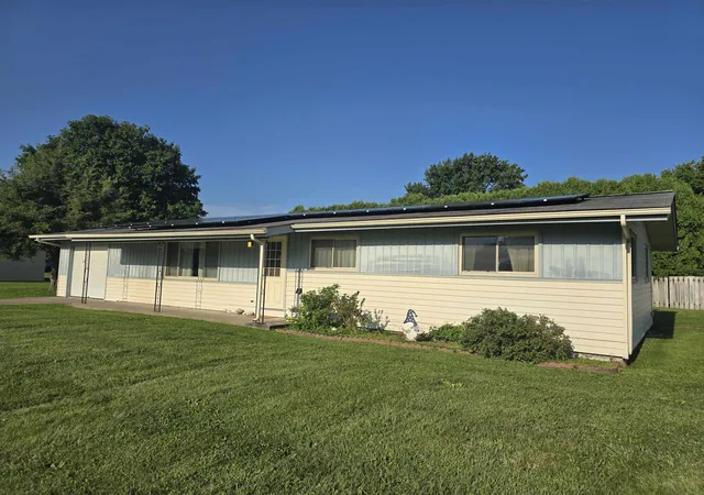 1st image of 319 Rogers Rd, Carthage, IL 62321 | MLS# 100539095