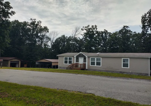 Photo 2 of Single family home for sale at 1475 Hound Dog Ridge Rd, Vienna, IL 62995 | MLS# 100539098 | Listing updated on 2026-08-16