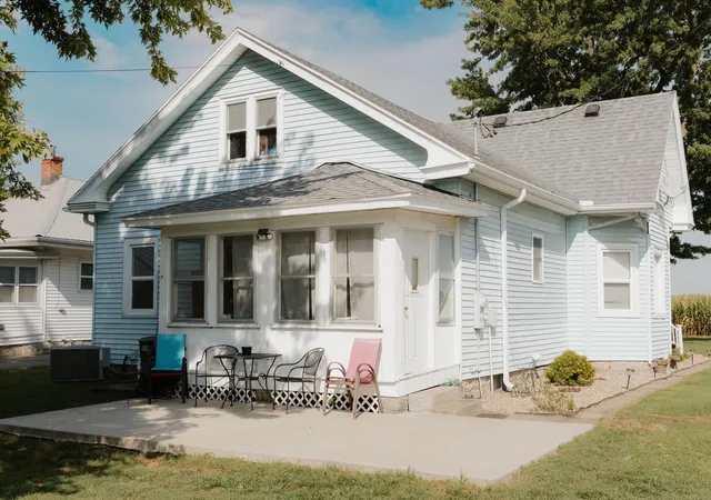Photo 2 of Single family home for sale at 402 N Augusta Rd, Clayton, IL 62324 | MLS# 100539116 | Listing updated on 2026-10-04