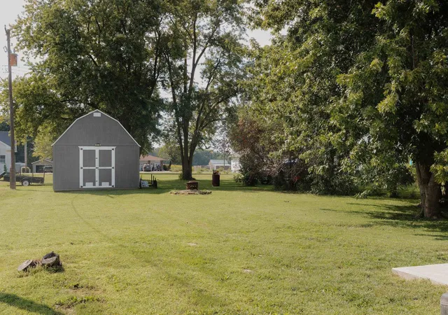 Photo 3 of Single family home for sale at 402 N Augusta Rd, Clayton, IL 62324 | MLS# 100539116 | Listing updated on 2026-10-04