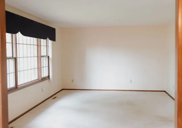 Photo 3 of Single family home for sale at 3025 Lantern Ln, Quincy, IL 62301 | MLS# 100539117 | Listing updated on 2026-09-16
