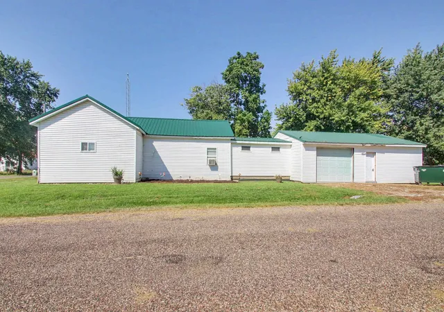 Photo 1 of Single family home for sale at 512 E Lafayette St, Clayton, IL 62324 | MLS# 100539118 | Listing updated on 2026-09-14