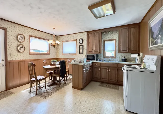 Photo 3 of Single family home for sale at 902 E Clark St, West Frankfort, IL 62896 | MLS# 100539125 | Listing updated on 2026-09-20