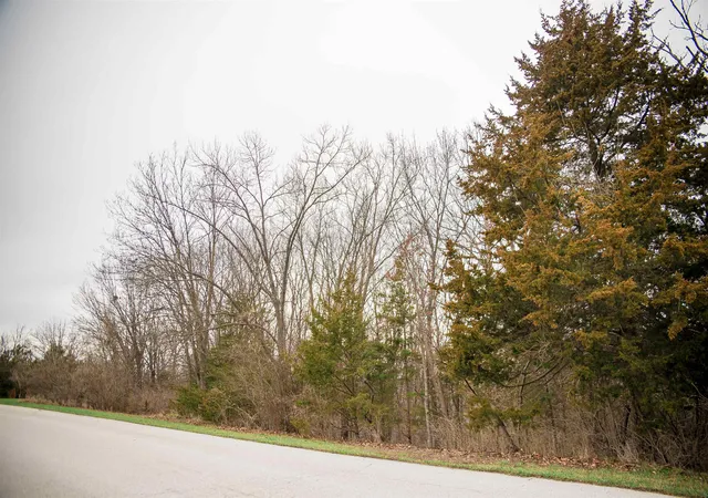 Photo 2 of Land for sale at Se Cor Lot 15 Rd, Quincy, IL 62305 | MLS# 100539148 | Listing updated on 2026-09-26
