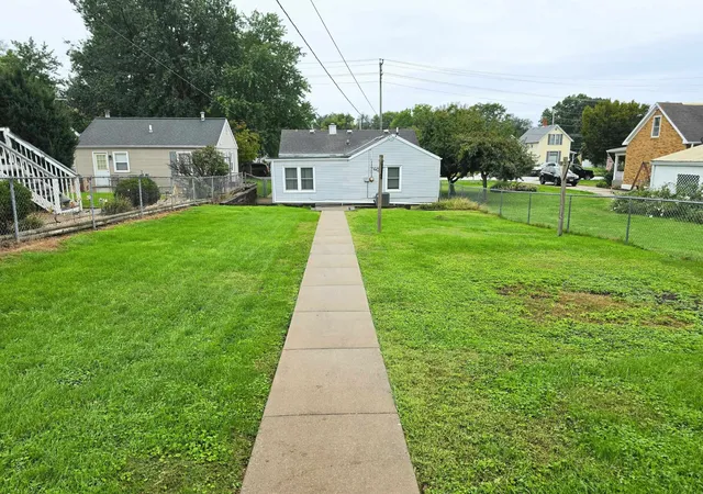 Photo 2 of Single family home for sale at 1707 Spruce, Quincy, IL 62301 | MLS# 100539149 | Listing updated on 2026-10-04