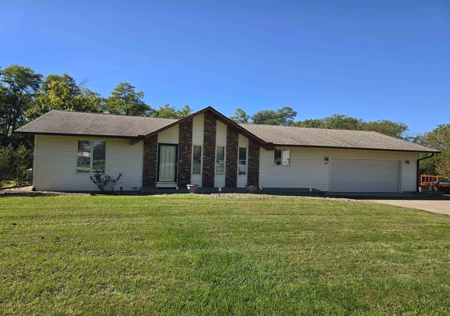 Photo 1 of Single family home for sale at 700 N Haven Dr, Carthage, IL 62321 | MLS# 100539153 | Listing updated on 2026-10-11