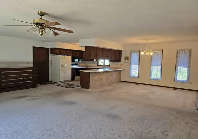 Photo 4 of Single family home for sale at 700 N Haven Dr, Carthage, IL 62321 | MLS# 100539153 | Listing updated on 2026-10-11