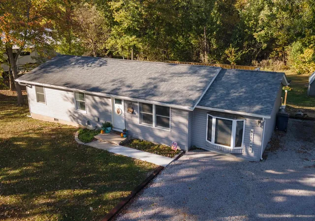 Single family home for sale at 1800 E Pickett Ln, Marion, IL 62959 | MLS# 100539162