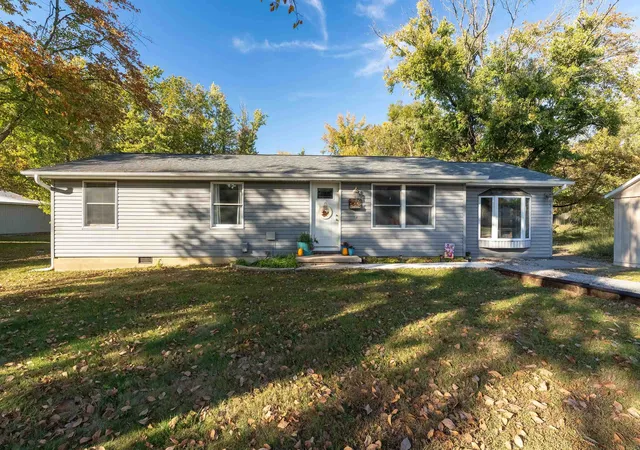 Photo 1 of Single family home for sale at 1800 E Pickett Ln, Marion, IL 62959 | MLS# 100539162 | Listing updated on 2026-10-28