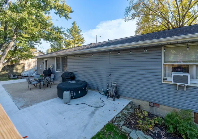 Photo 4 of Single family home for sale at 1800 E Pickett Ln, Marion, IL 62959 | MLS# 100539162 | Listing updated on 2026-10-28