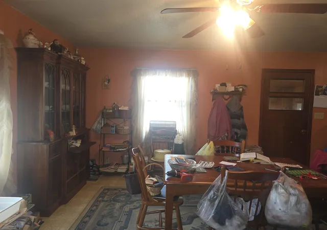 Photo 4 of Single family home for sale at 825 Locust St, Carthage, IL 62321 | MLS# 100539163 | Listing updated on 2026-10-28