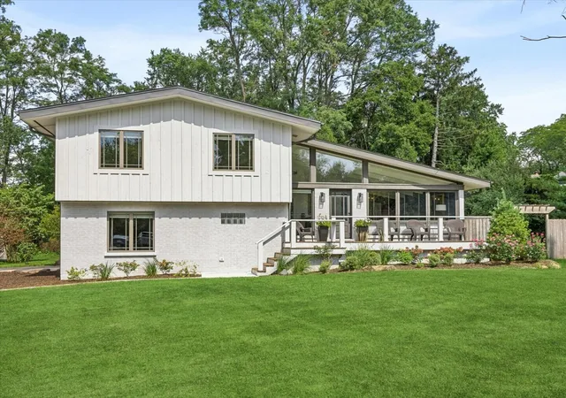 Photo 1 of Single family home for sale at 1525 W Wiesbrook Rd, Wheaton, IL 60189 | MLS# 11863096 | Listing updated on 2026-10-07