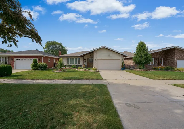 Photo 3 of Single family home for sale at 4832 W 107th Street, Oak Lawn, IL 60453 | MLS# 11949583 | Listing updated on 2026-10-11
