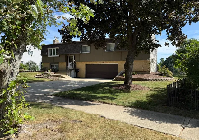 Photo 2 of Single family home for sale at 1230 Durham Dr, Wheaton, IL 60189 | MLS# 12028373 | Listing updated on 2026-09-13