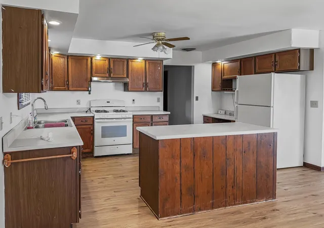 2nd image of 609 E Porter Ave, Watseka, IL 60970 | MLS# 12029611