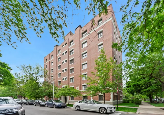 Photo 2 of Condominium at 1330 E 56Th St #5W, Chicago, IL 60637 | MLS# 12066064 |  | Sold on 2024-10-09