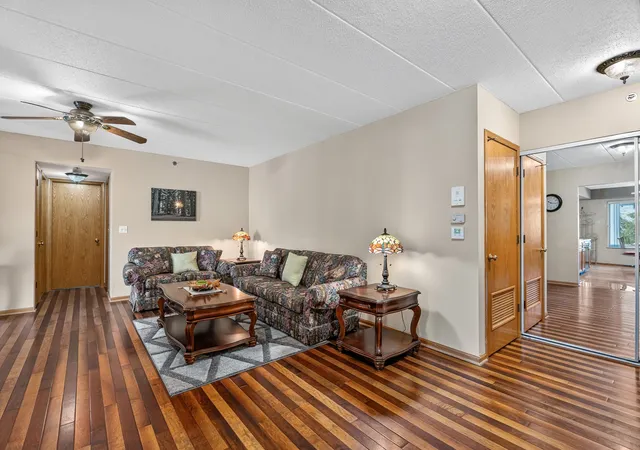 Listing Photo 4 - Condo for sale in building located at 6845 Forestview Dr, Oak Forest, IL 60452 - Unit #2D