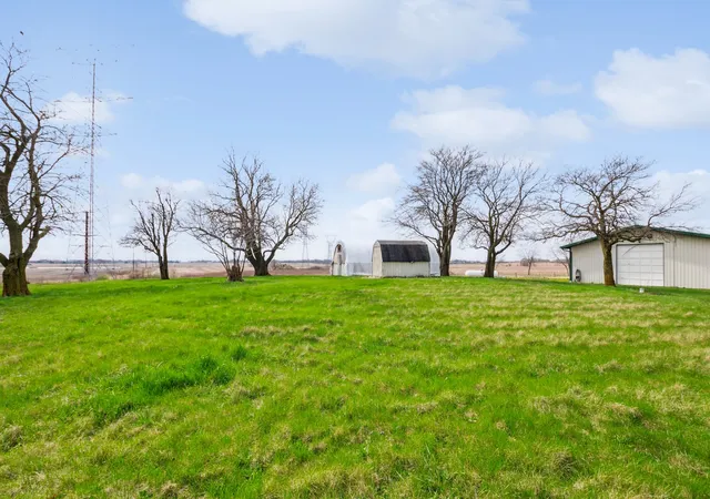 Photo 4 of House for sale at 9815 Laraway Rd, Frankfort, IL 60423 | MLS# 12102577 | Listing updated on 2026-09-01