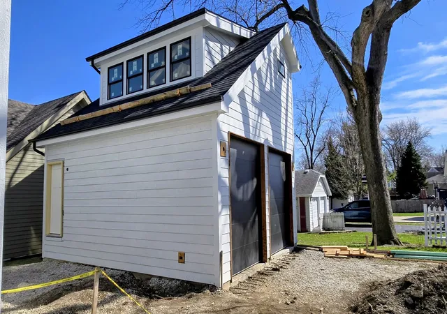 Photo 3 of Single family home for sale at 533 E Division St, Lockport, IL 60441 | MLS# 12140259 | Listing updated on 2026-08-31