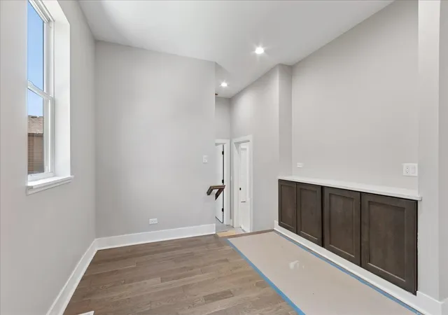 Photo 3 of Single family home for sale at 533 E Division St, Lockport, IL 60441 | MLS# 12140259 | Listing updated on 2026-08-31
