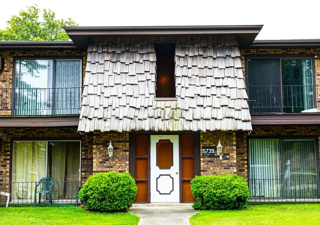 Photo 1 of Condominium at 5739 129Th St #1A, Crestwood, IL 60418 | MLS# 12142600 |  | Sold on 2025-02-14