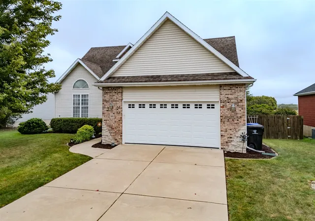 1st image of 20 Fedor Cir, Bloomington, IL 61705 | MLS# 12171238