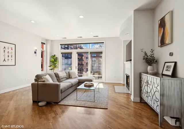 Homes for sale in Chicago, IL | 560 W Fulton St, Chicago, IL 60661