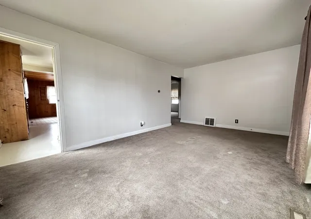 Photo 3 of Single Family Residence at 811 E 15th Street, Sterling, IL 61081 | MLS# 12212815 |  | Sold on 2025-05-08