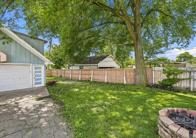 4th image of 16W583 2Nd Ct, Bensenville, IL 60106 | MLS# 12215465