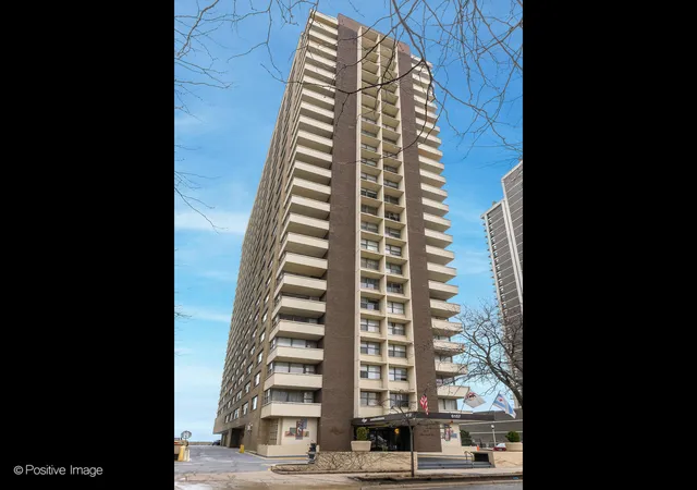 Listing Photo 1 - Condo for sale in building located at 6157 N Sheridan Rd, Chicago, IL 60660 - Unit #19A