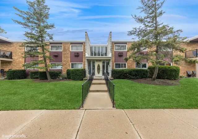 Condominium at 212a Collen Dr #3-203, Lombard, IL 60148 | MLS# 12217353 |  | Sold on 2025-03-27