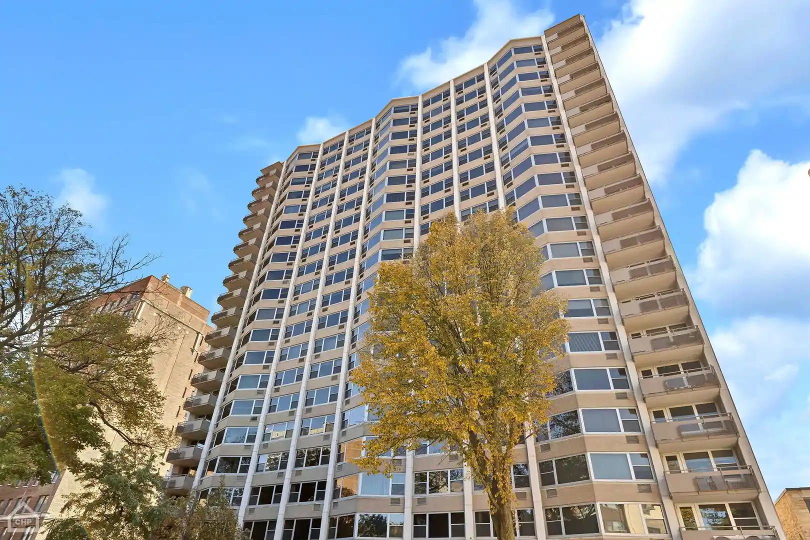 Listing Photo 1 - Condo for sale in 555 W Cornelia Ave located at 555 W Cornelia Ave, Chicago, IL 60657 - Unit #808