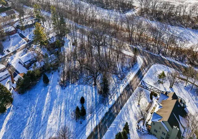 3rd image of 9814 River Bluff Ln, Fox River Grove, IL 60021 | MLS# 12289350