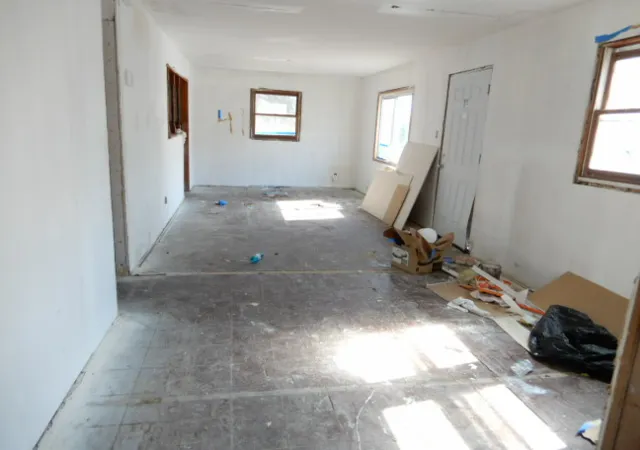 Photo 4 of Single Family Residence at 14034 S Saginaw Ave, Chicago, IL 60633 | MLS# 12310137 | | Sold on 2025-07-21