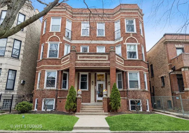 Condominium at 1430 W Cuyler Ave #3W, Chicago, IL 60613 | MLS# 12312411 | | Sold on 2025-05-13