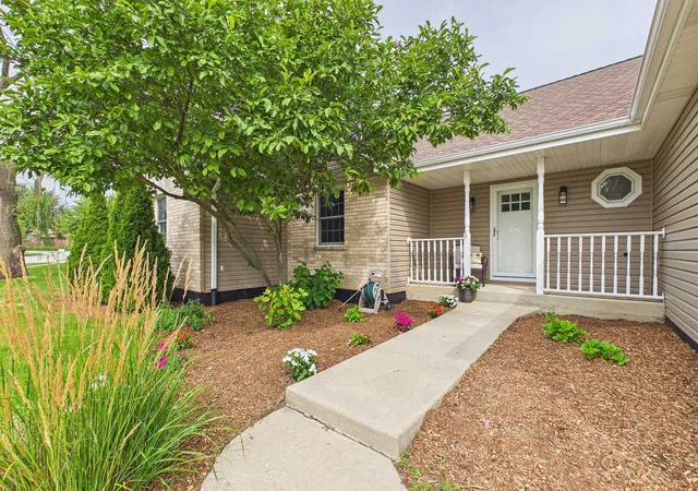 Photo 3 of Single family home for sale at 9260 Elm Ave, Mokena, IL 60448 | MLS# 12318698 | Listing updated on 2026-09-30