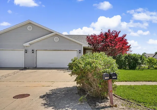 Homes for sale in Urbana, IL | 1601 E Lexington Dr, Urbana, IL 61802 | MLS# 12321127