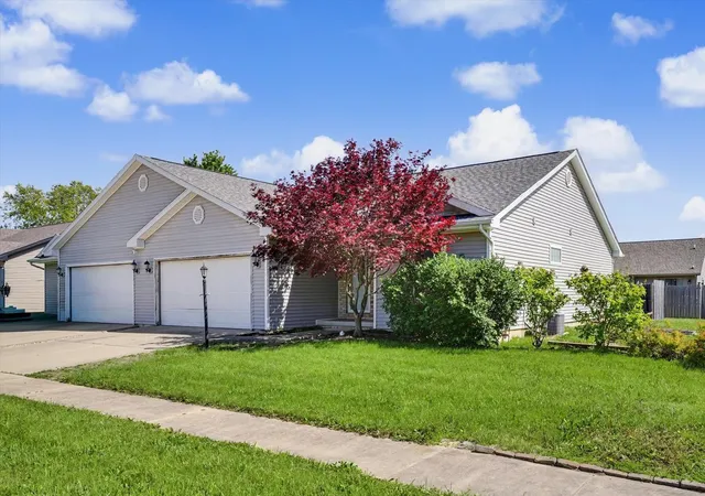 Homes for sale in Urbana, IL | 1601 E Lexington Dr, Urbana, IL 61802 | MLS# 12321127