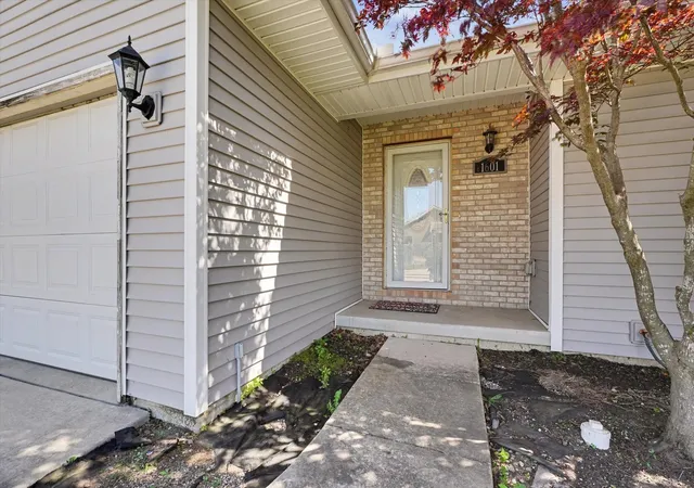 Homes for sale in Urbana, IL | 1601 E Lexington Dr, Urbana, IL 61802 | MLS# 12321127