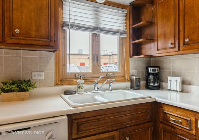 Photo 4 of Condominium at 9510 S 86Th Ave #104, Hickory Hills, IL 60457 | MLS# 12332638 |  | Sold on 2025-06-30