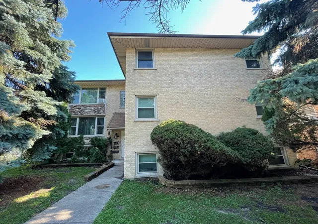 Listing Photo 2 - Condo for sale in building located at 6520 W Gunnison St, Harwood Heights, IL 60706 - Unit #